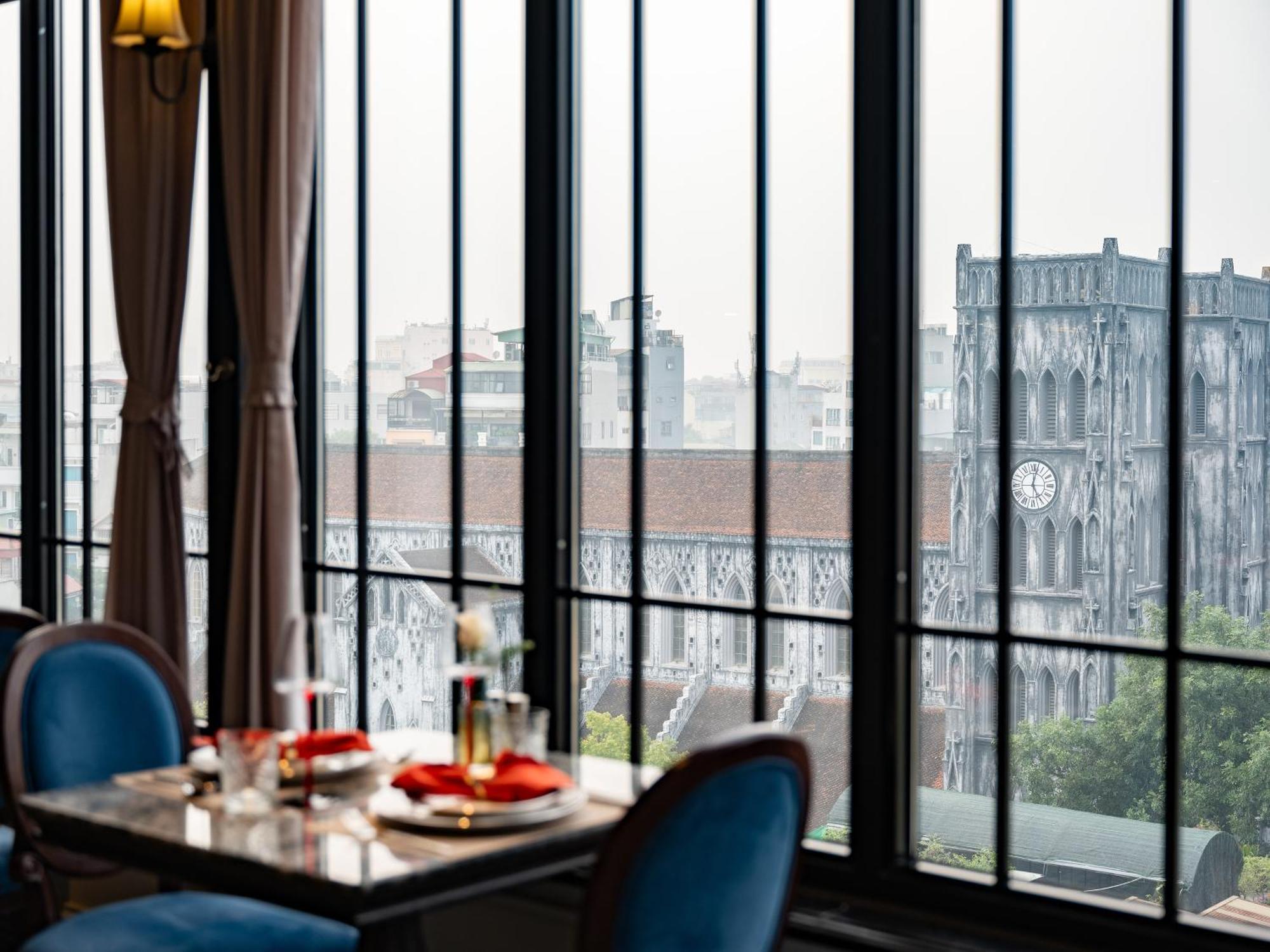 Grand Hotel Du Lac Hanoi Exterior foto View from the restaurant