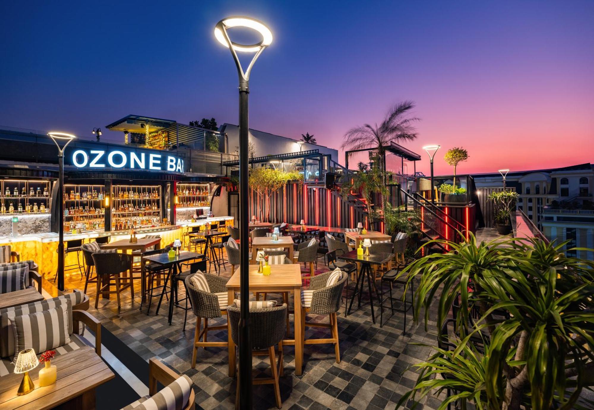 Grand Hotel Du Lac Hanoi Exterior foto OZONE Bar