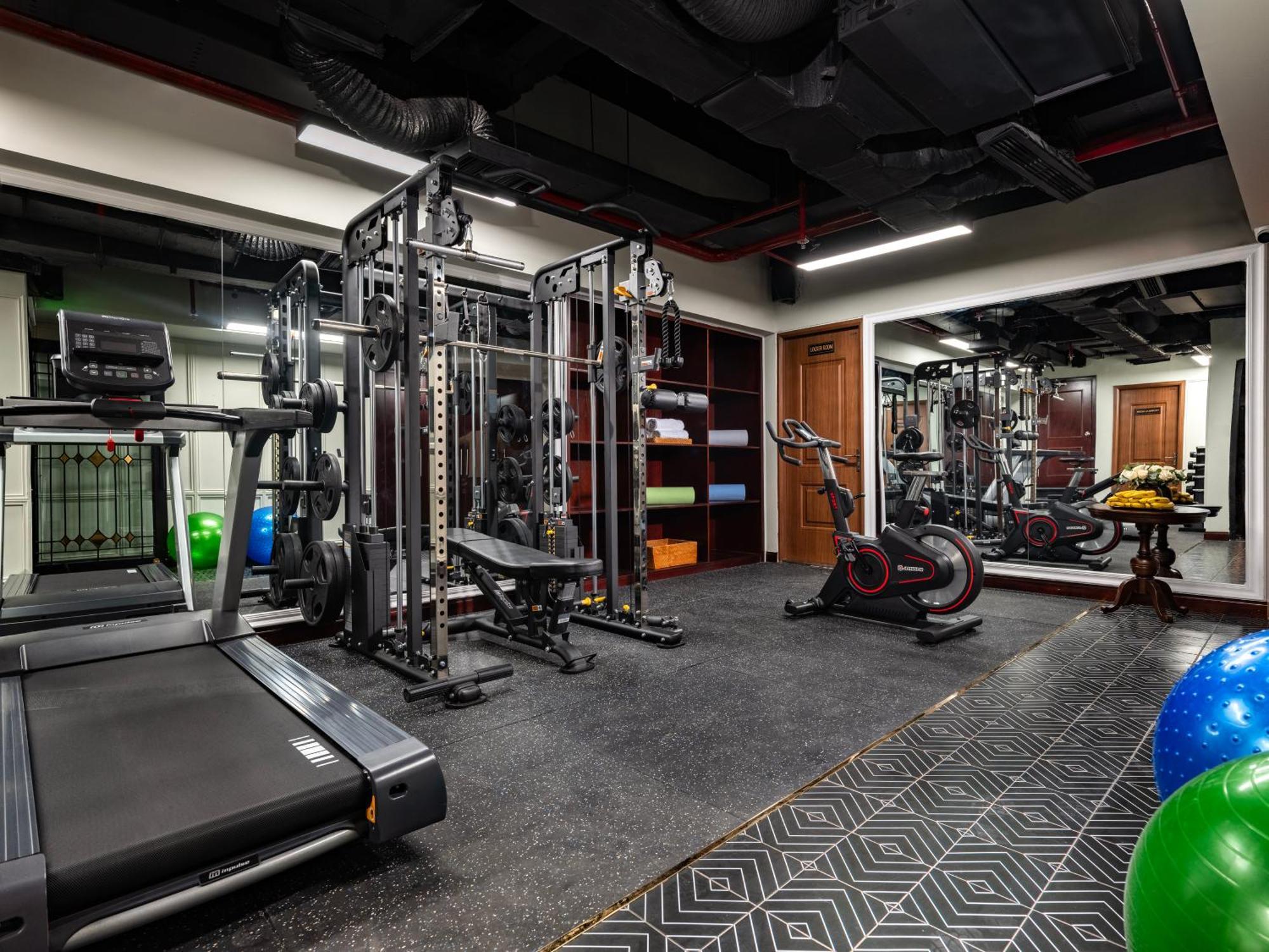 Grand Hotel Du Lac Hanoi Exterior foto The gym at the hotel