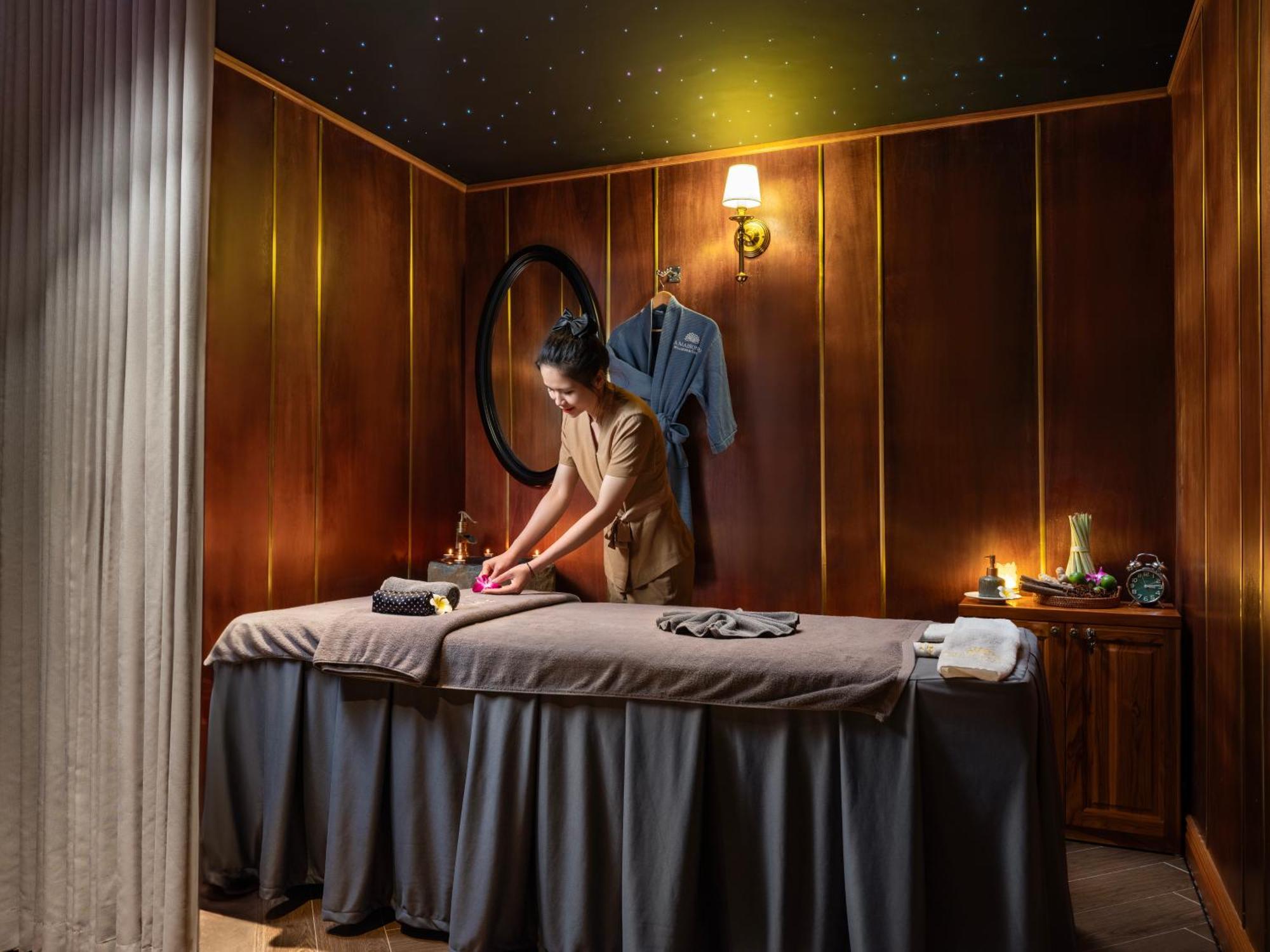 Grand Hotel Du Lac Hanoi Exterior foto Thai massage