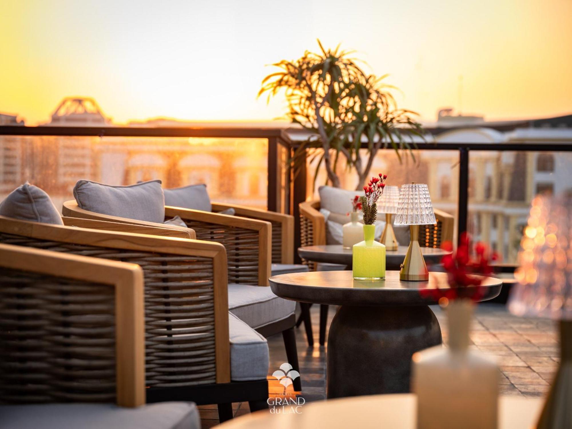 Grand Hotel Du Lac Hanoi Exterior foto The Terrace at the Hotel