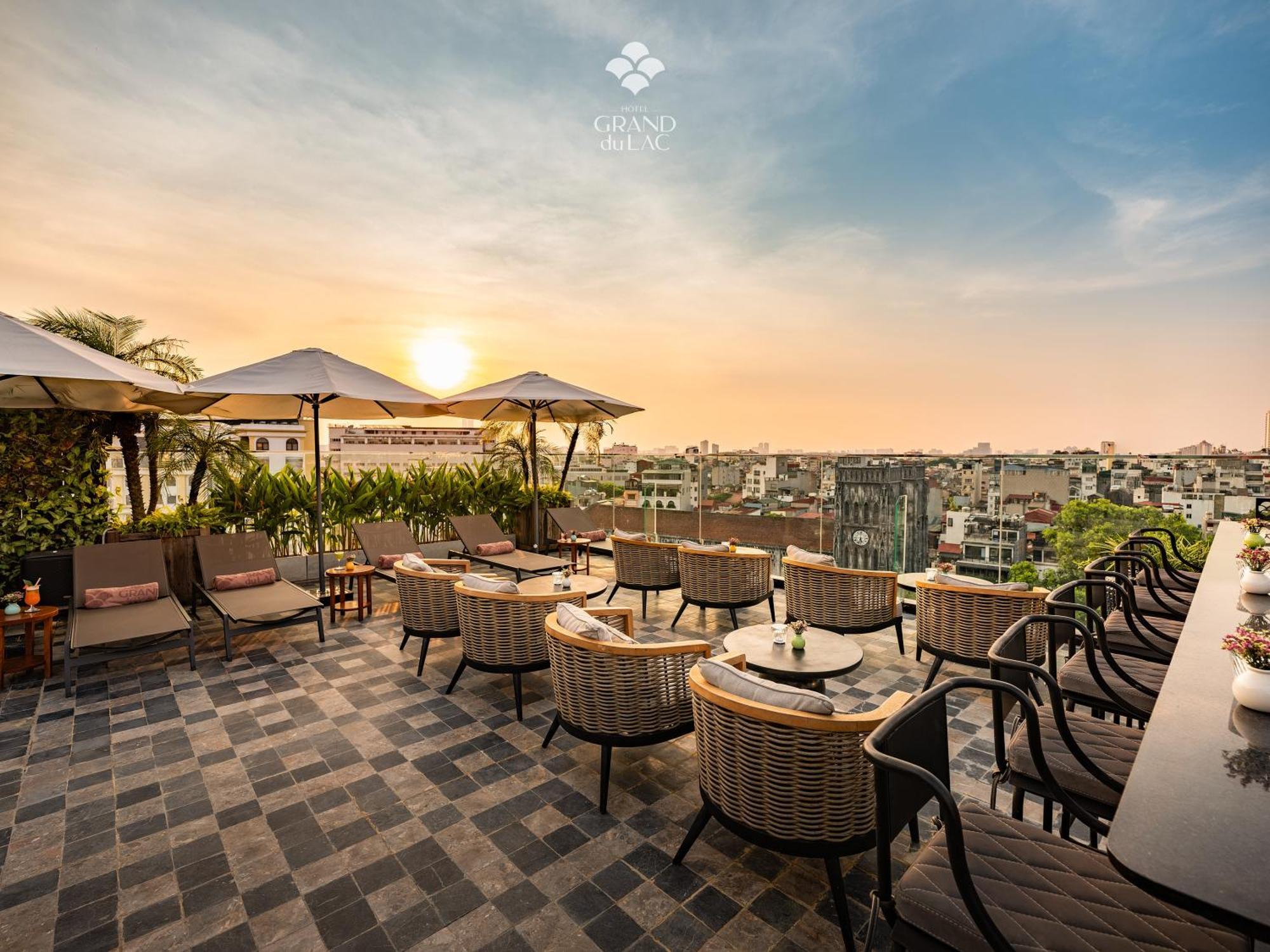 Grand Hotel Du Lac Hanoi Exterior foto The 1980s rooftop bar