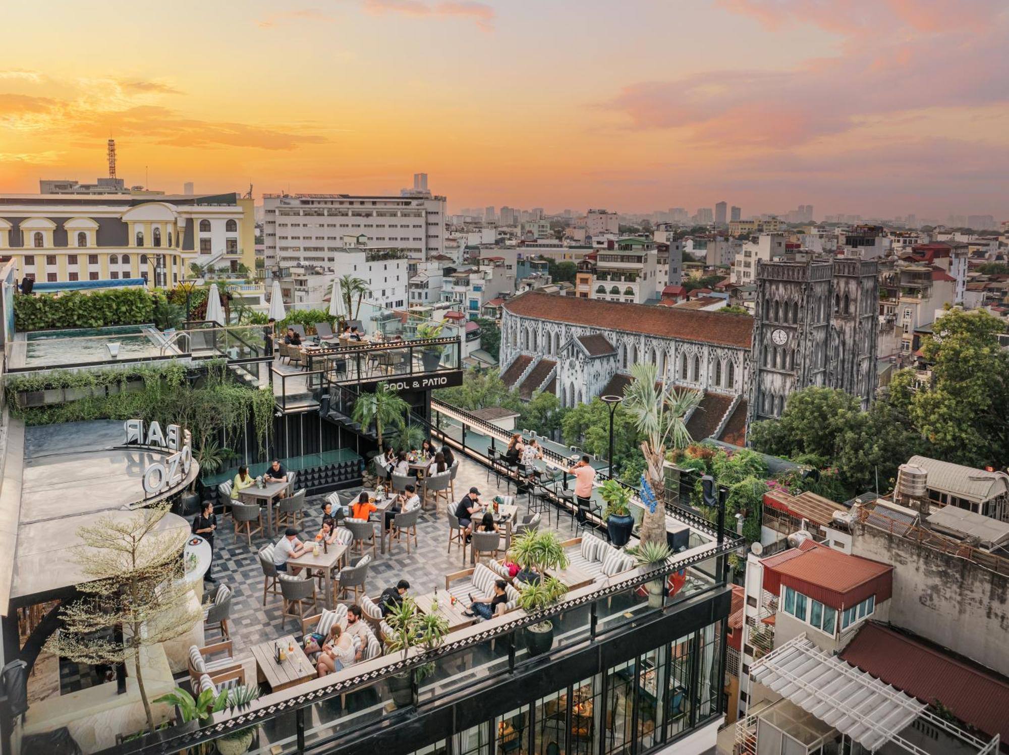Grand Hotel Du Lac Hanoi Exterior foto View of the rooftop bar